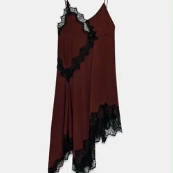 Vestido marrón con encaje negro asimétrico