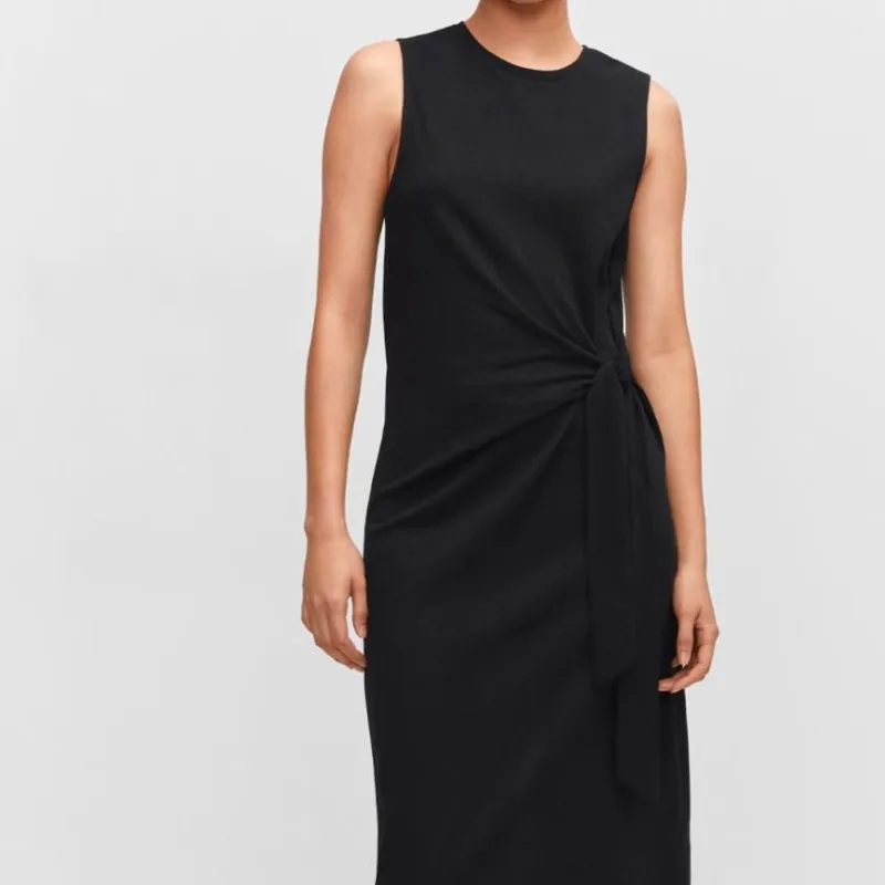 Vestido MIDI Negro con Nudo