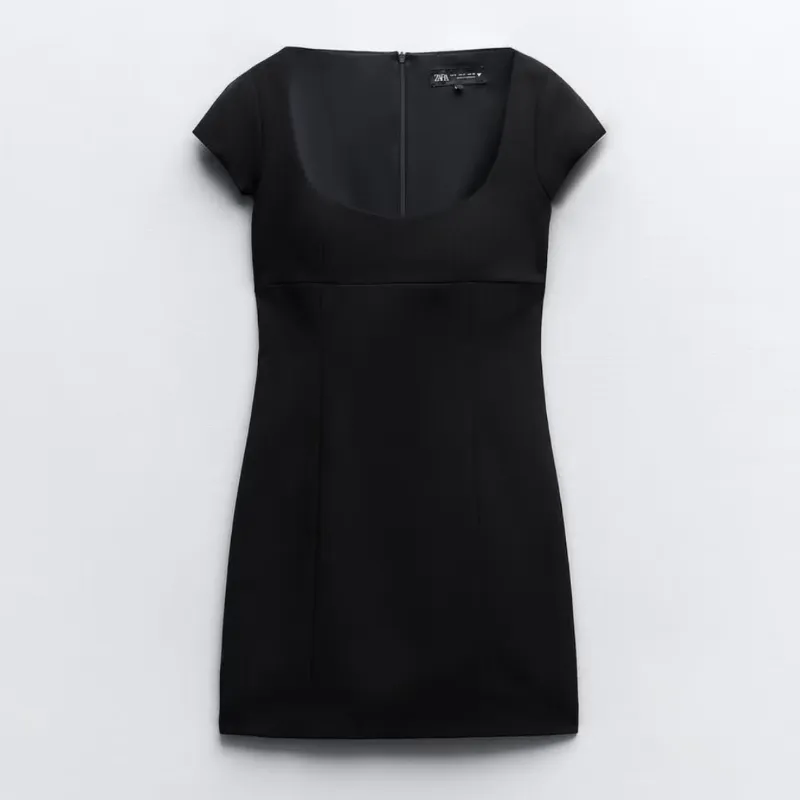Vestido Negro Ajustado Corto