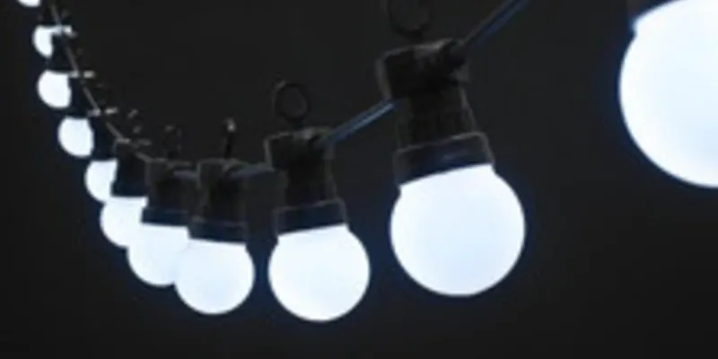 Guirnalda de exterior con luz blanca