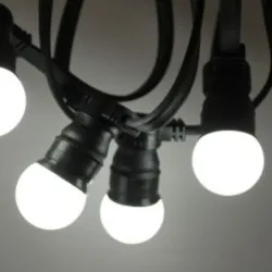 Guirnalda de exterior con luz blanca