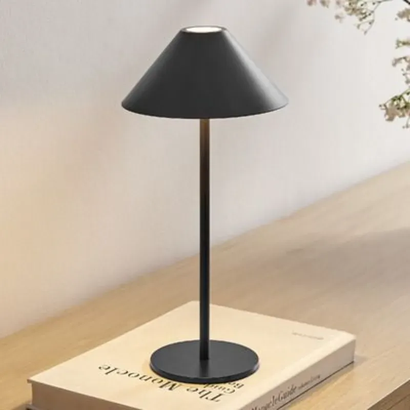 Luminaria táctil recargable con pantalla cónica