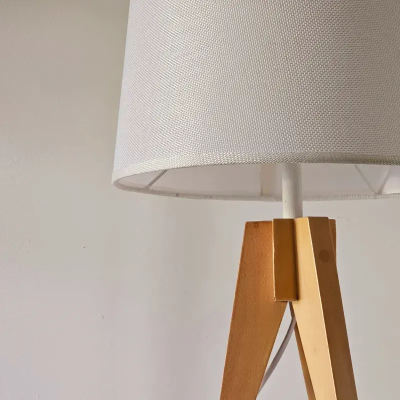 Luminaria TRIPODE de mesa