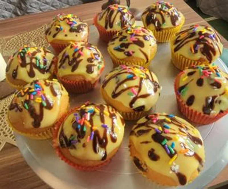 Cupcakes cubiertos con natilla y chocolate (Docena)