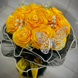 Ramo de 10 rosas 🌹 eternas forrado de maya de bordes de perlas