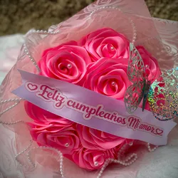 Ramo de 12 rosas 🌹 eternas forrado de papel coreano y maya de bordes de perlas