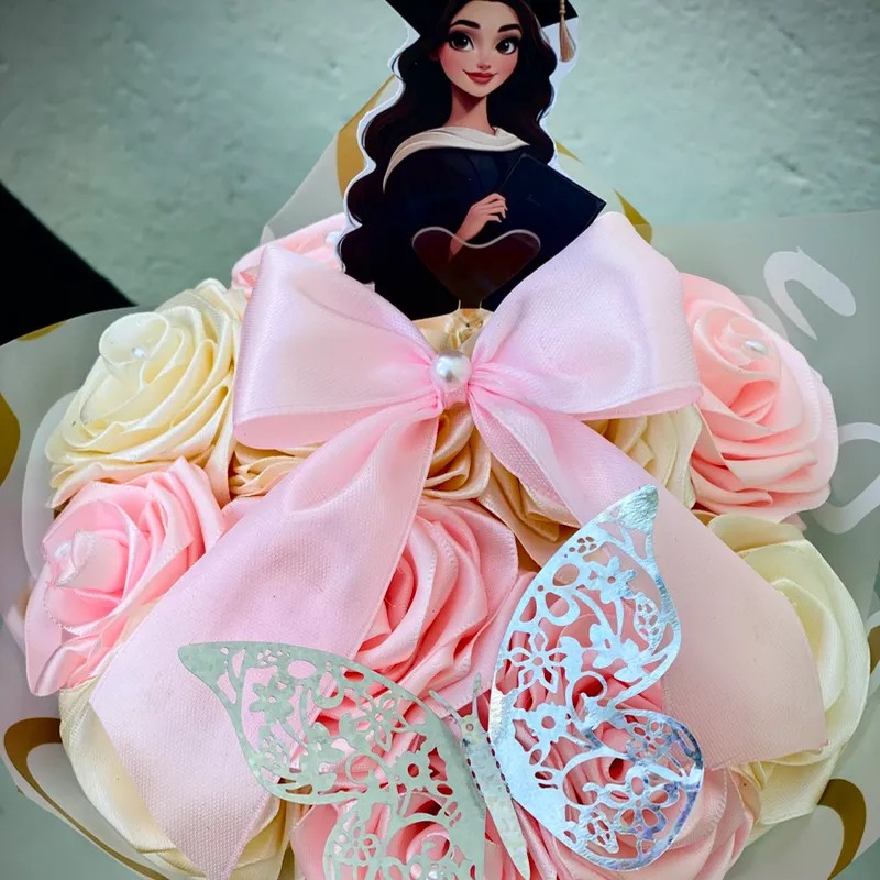 Ramo de 12 rosas eternas para graduación 👩🎓 ✨