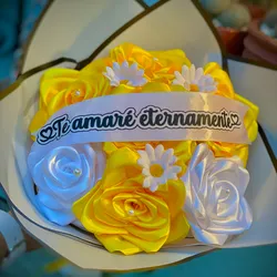Ramo de 8 rosas 🌹eternas forrado de papel coreano