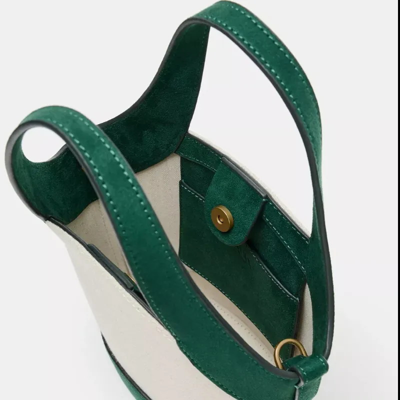 Bolso bandolera 💚 Zara
