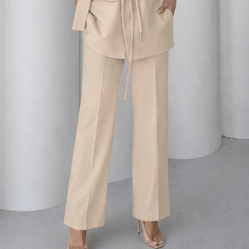 Conjunto beige elegante