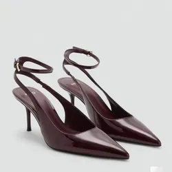 Estiletos, broche al tobillo 