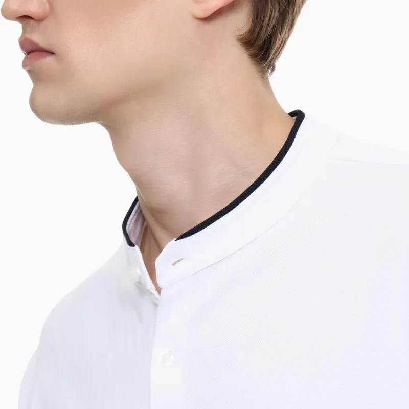 Pullover blanco cuello chino 