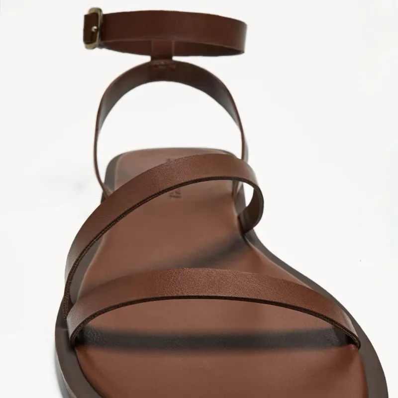 Sandalias chocolate Bershka