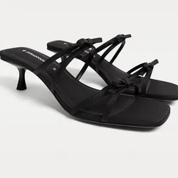 Sandalias de tacón bajo con lazos Stradivarius