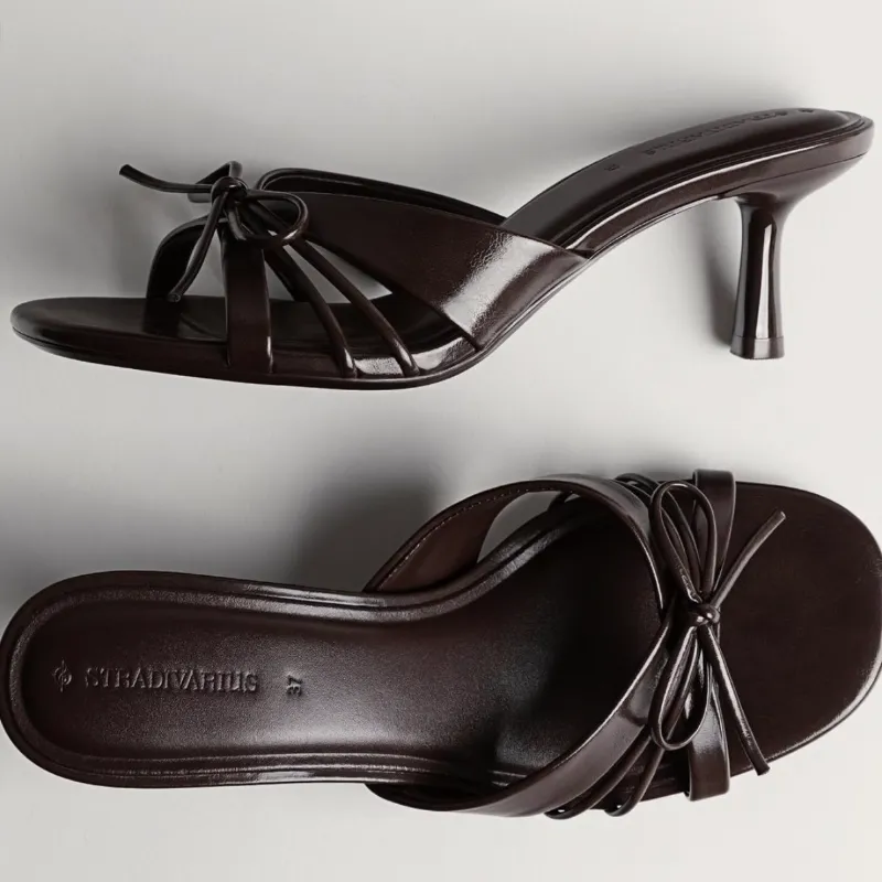 Sandalias tacón bajo Stradivarius