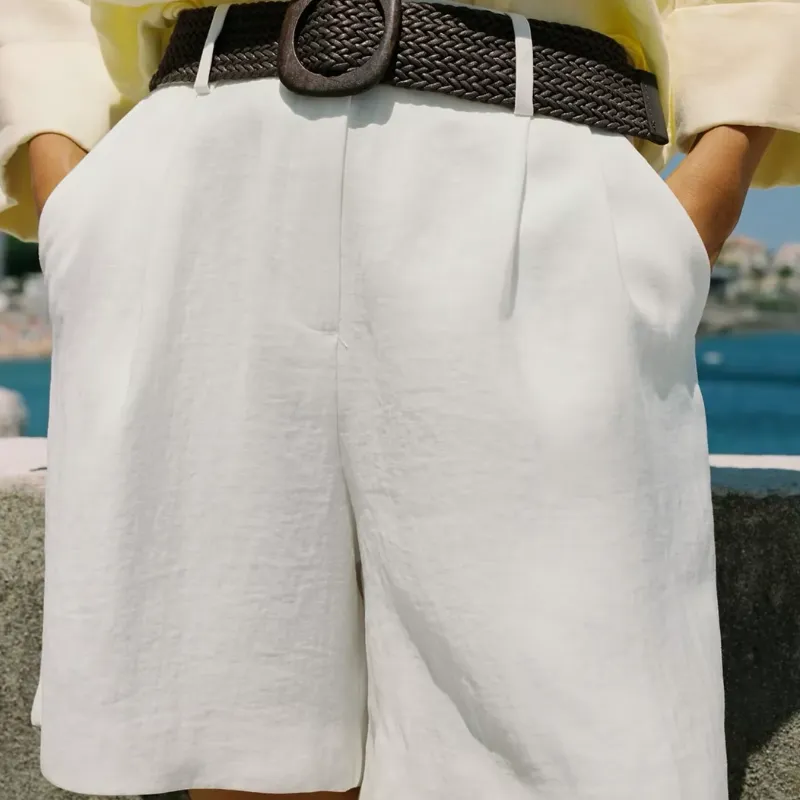 Shorts con cinturón Zara