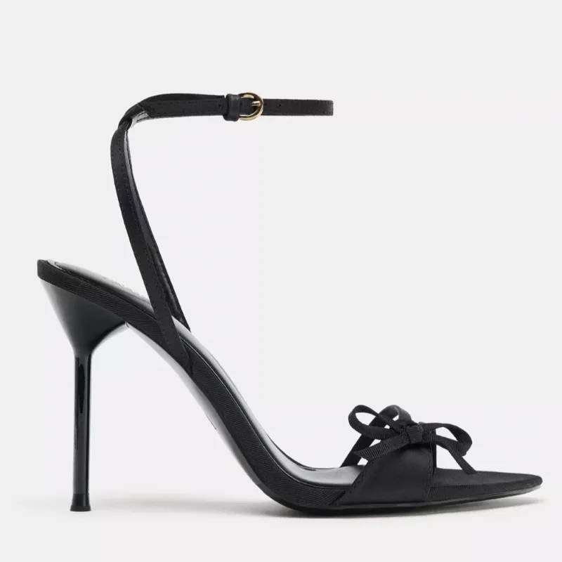 Tacón fino con detalle de lazo, Zara