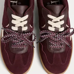 Tenis estilo Miu Miu de Stradivarius