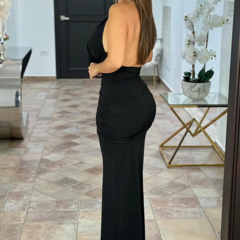 Vestido con aro dorado 