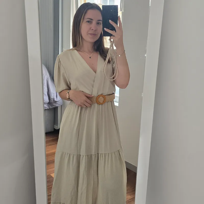 Vestido con cinturón rafia 