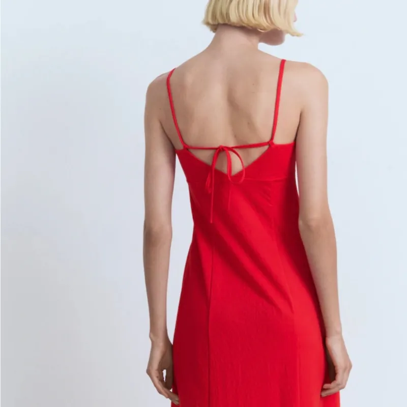 Vestido midi con lazo en la espalda 