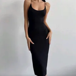 Vestido negro minimalista