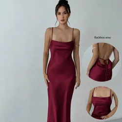 Vestido rojo satinado con escote