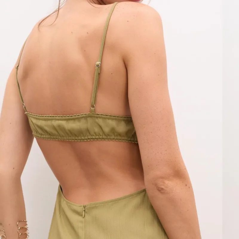 Vestido verde con escote Stradivarius