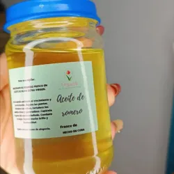 Aceite de romero macerado en aceite de oliva