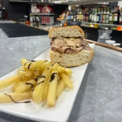 SANDWICH CUBANO CON CERDO ASADO 
