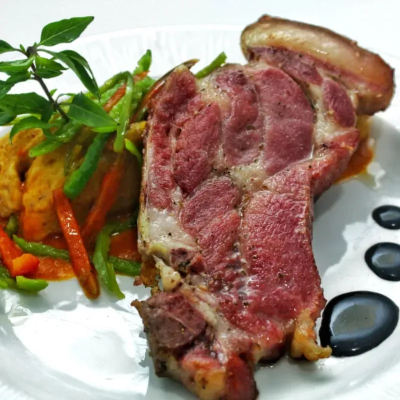 COCOTE AHUMADO AL CARBÓN CON TAMAL