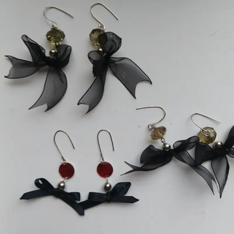 Aretes lacito 