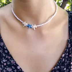 Collar de cuentas y estrellas