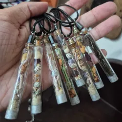 Collares con frasquitos marinos