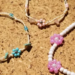 Pulseras de flores  y piedras naturales