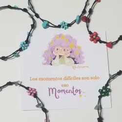 Pulseras de flores y piedras naturales 