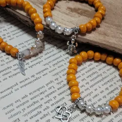 Pulseras perlas y madera