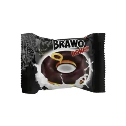 Donut Brawo cubierta con glaseado de chocolate.