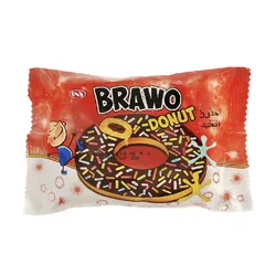 Donut Brawo cubierta con glaseado de chocolate y decorada con chispas de colores.