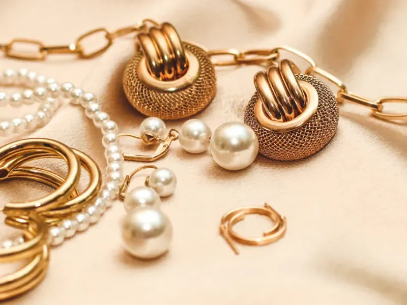 Joyería y prendas