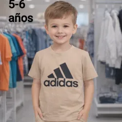 Conjunto de shorts y pulover para niño