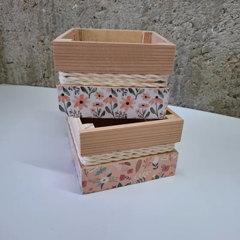 Caja empapelada con soga [pequeña]