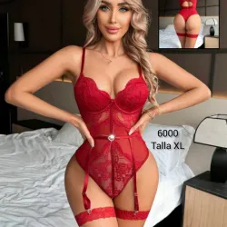 Body de encaje con bondage y ligueros 