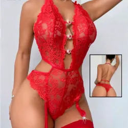 Body de encaje rojo tomate con ligueros y medias de maya 