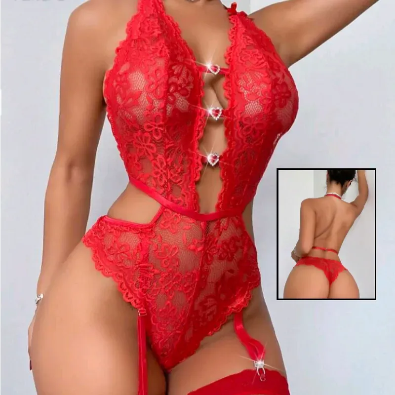 Body de encaje rojo tomate con ligueros y medias de maya 