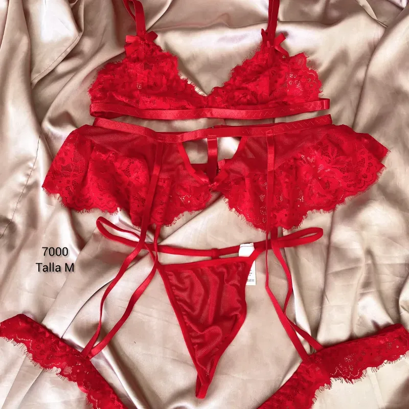 Conjunto de lencería de encaje con bondage y ligueros 
