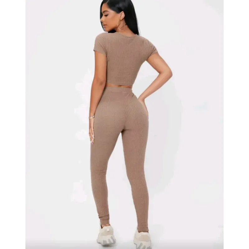 Conjunto de pantalón y pullover corto 