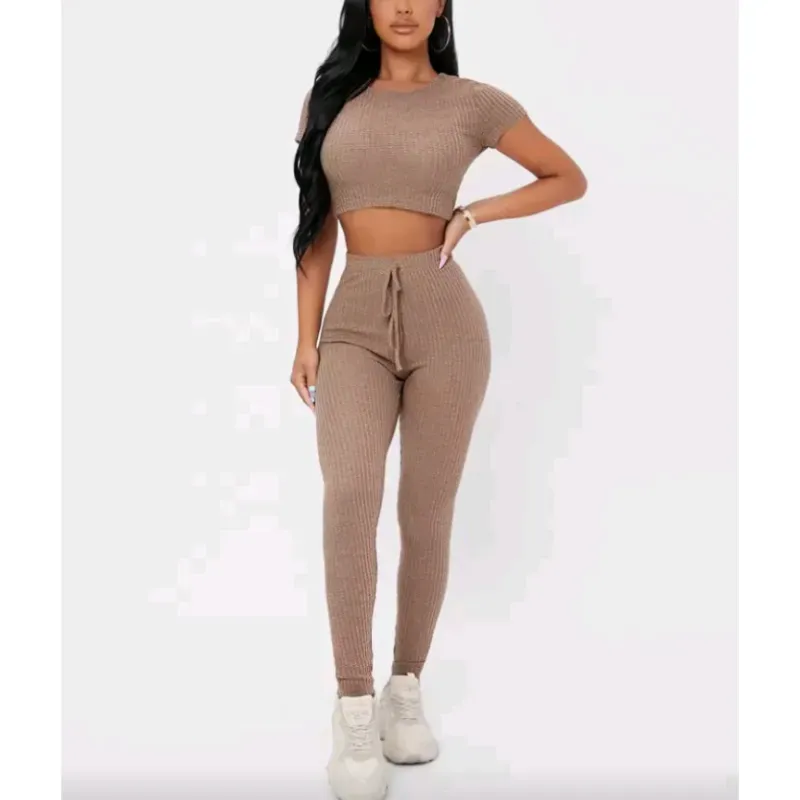 Conjunto de pantalón y pullover corto 