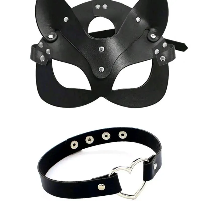 Máscara y collar de cuero sintético 