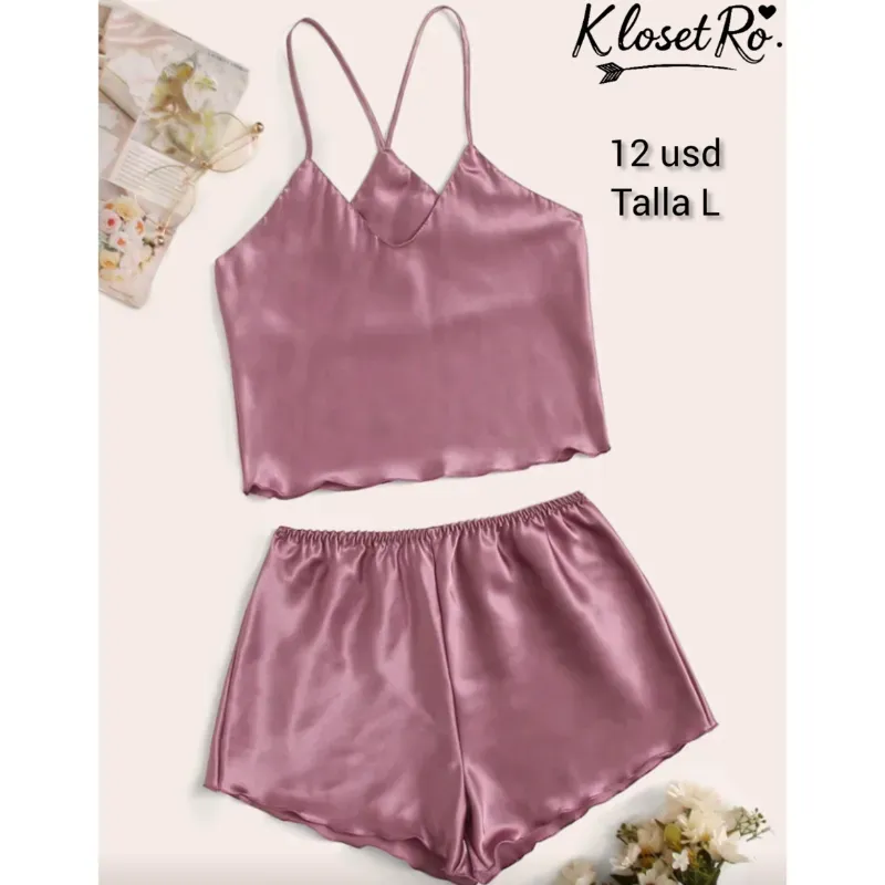 Pijama rosa viejo de satín cruzado en la espalda 